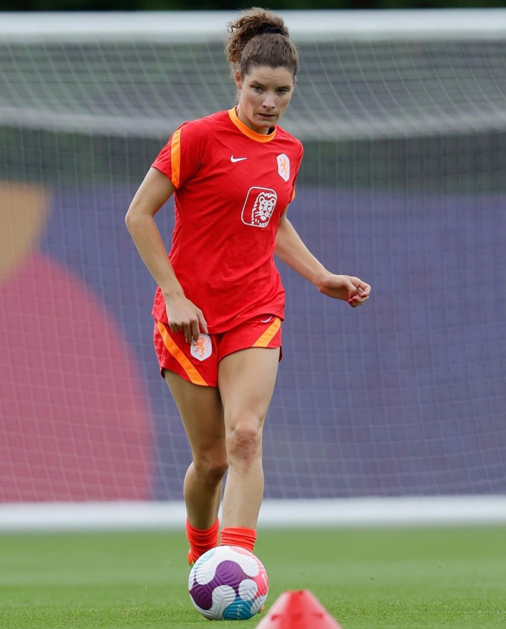 开云体育中国-荷兰女足喜获胜利，士气高涨迎接下一场比赛