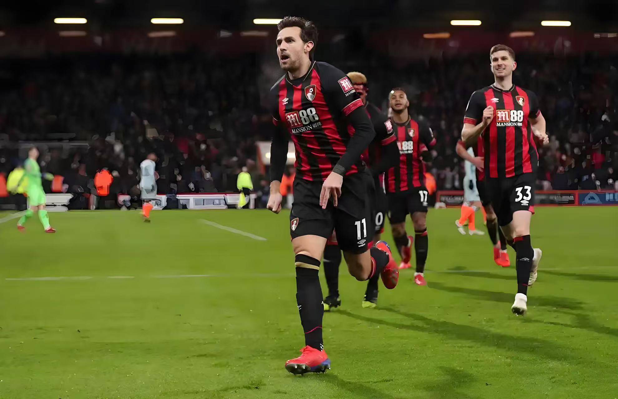 开云体育APP下载-曼联客场惨败，英超联赛前景堪忧