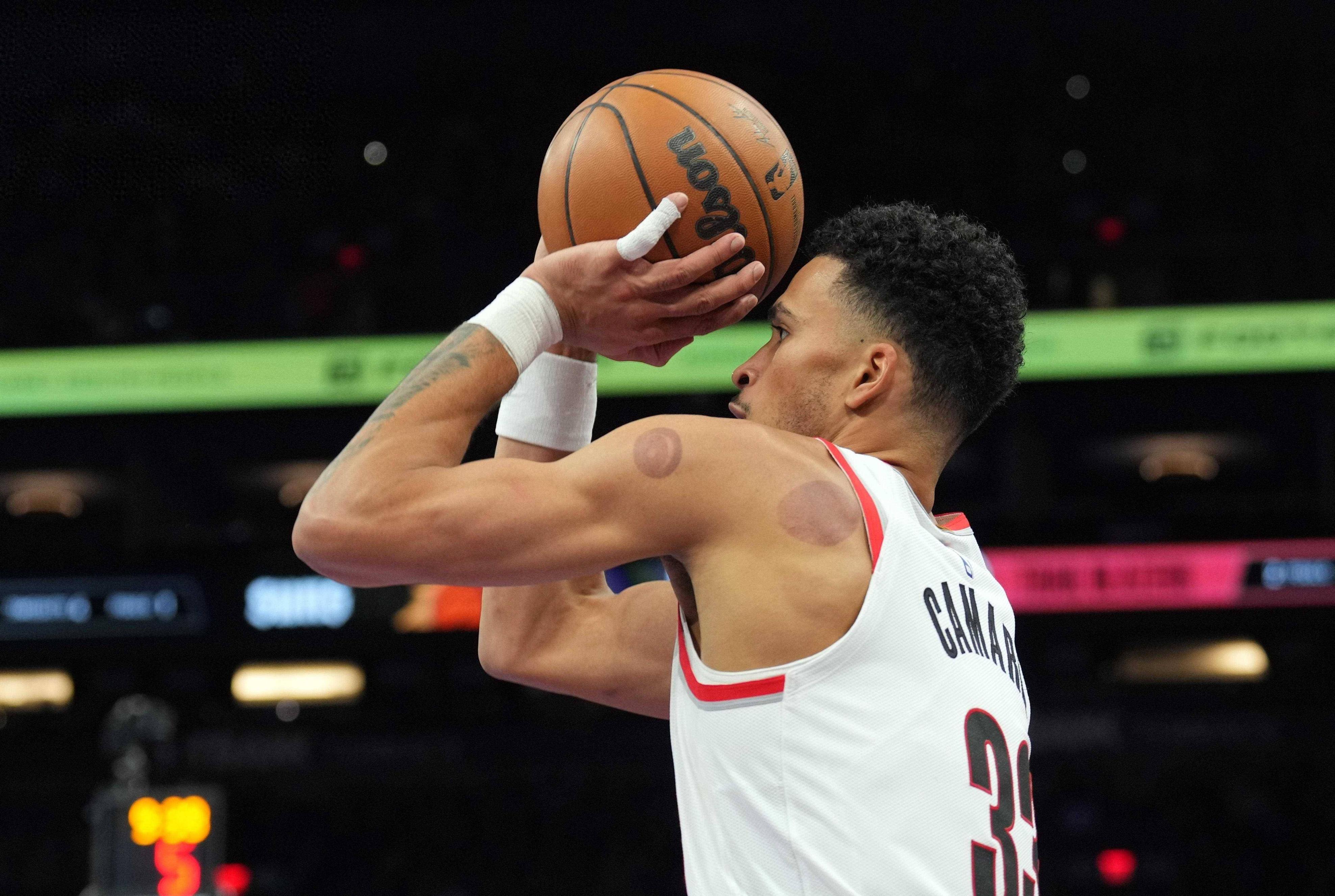 开云体育APP下载-人主场力压黄蜂，西蒙斯三双带领球队取得胜利