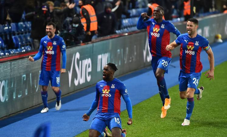 包含伯恩利客场胜利，英格兰足球联赛主场雷厉风行！的词条