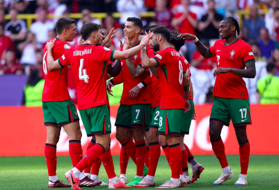 包含惊喜连连！欧洲国家杯赛中勇士崭露头角，晋级形势一片看好的词条