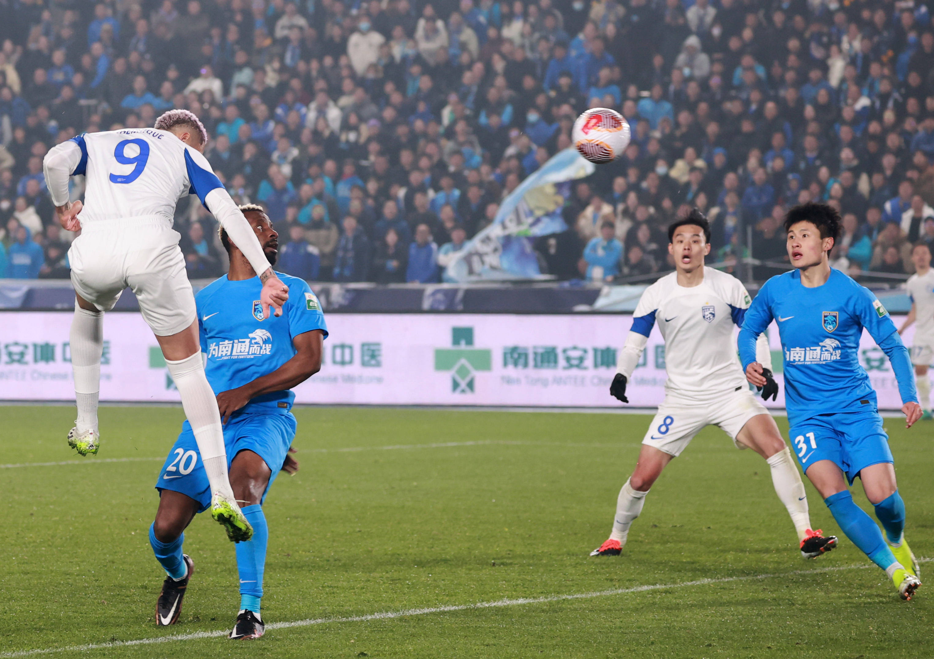 开云平台-包含洲际俱乐部足球比赛迎来激烈对决的词条