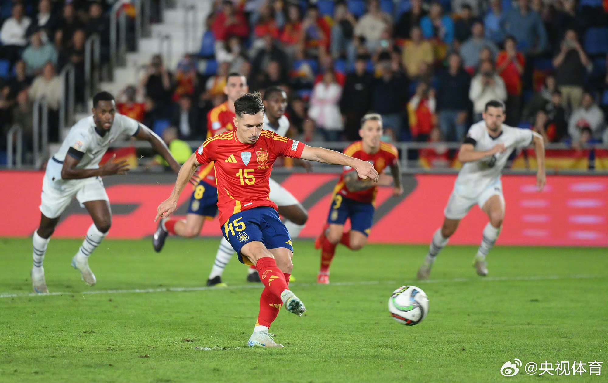 开云体育官网-欧国联比赛场景惊艳，球队实力扎实的简单介绍