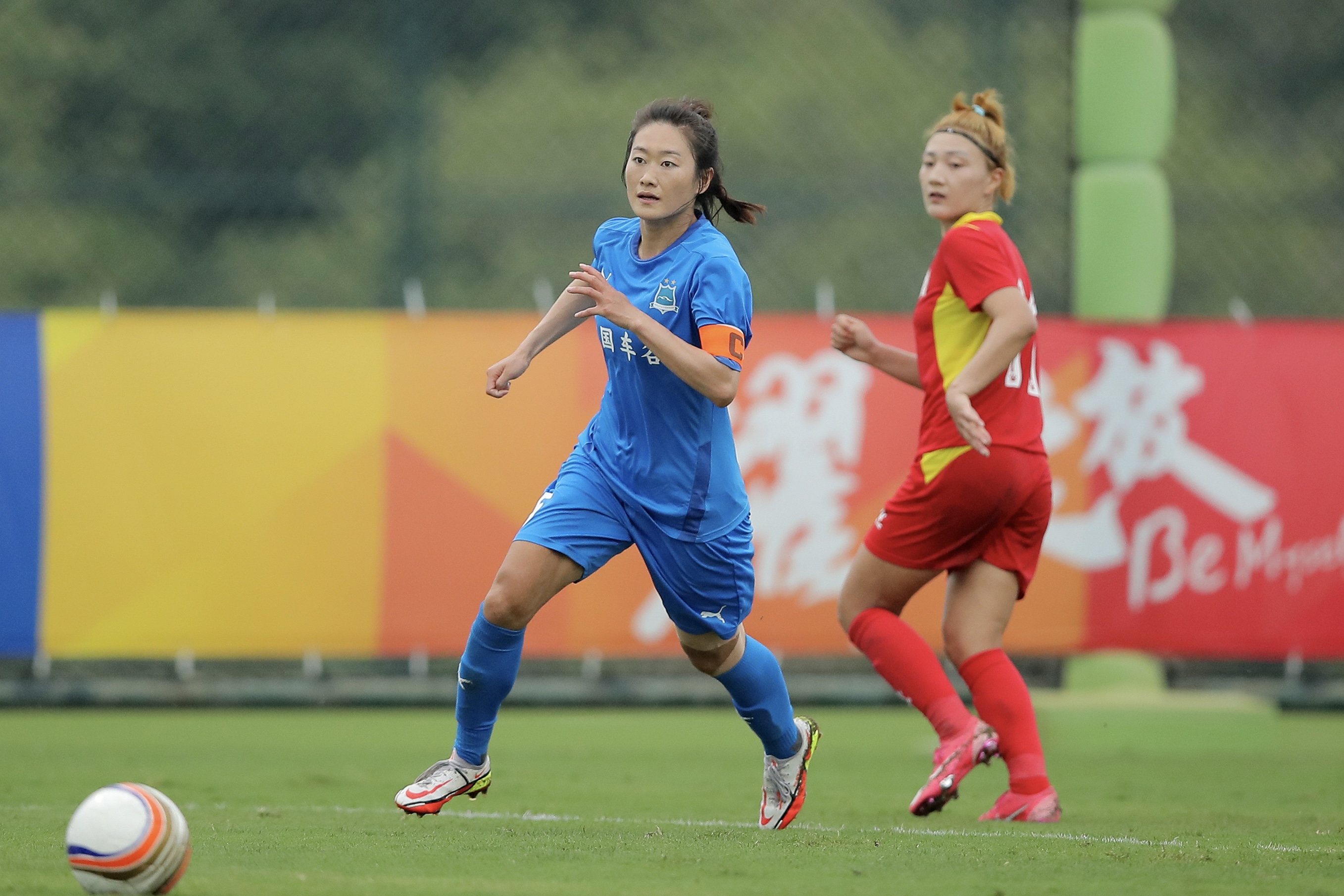 开云APP-中国女足选手为国争光，实现华服梦想