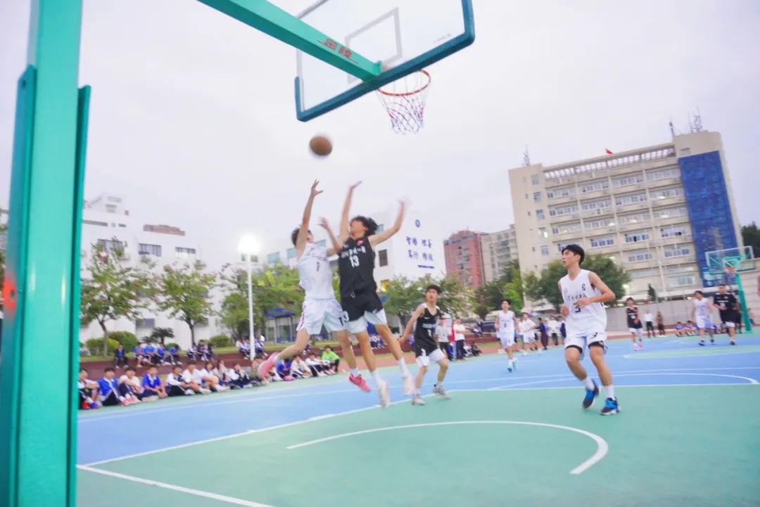 开云体育中国-火爆对决！球员们在场上展现出激情与拼搏