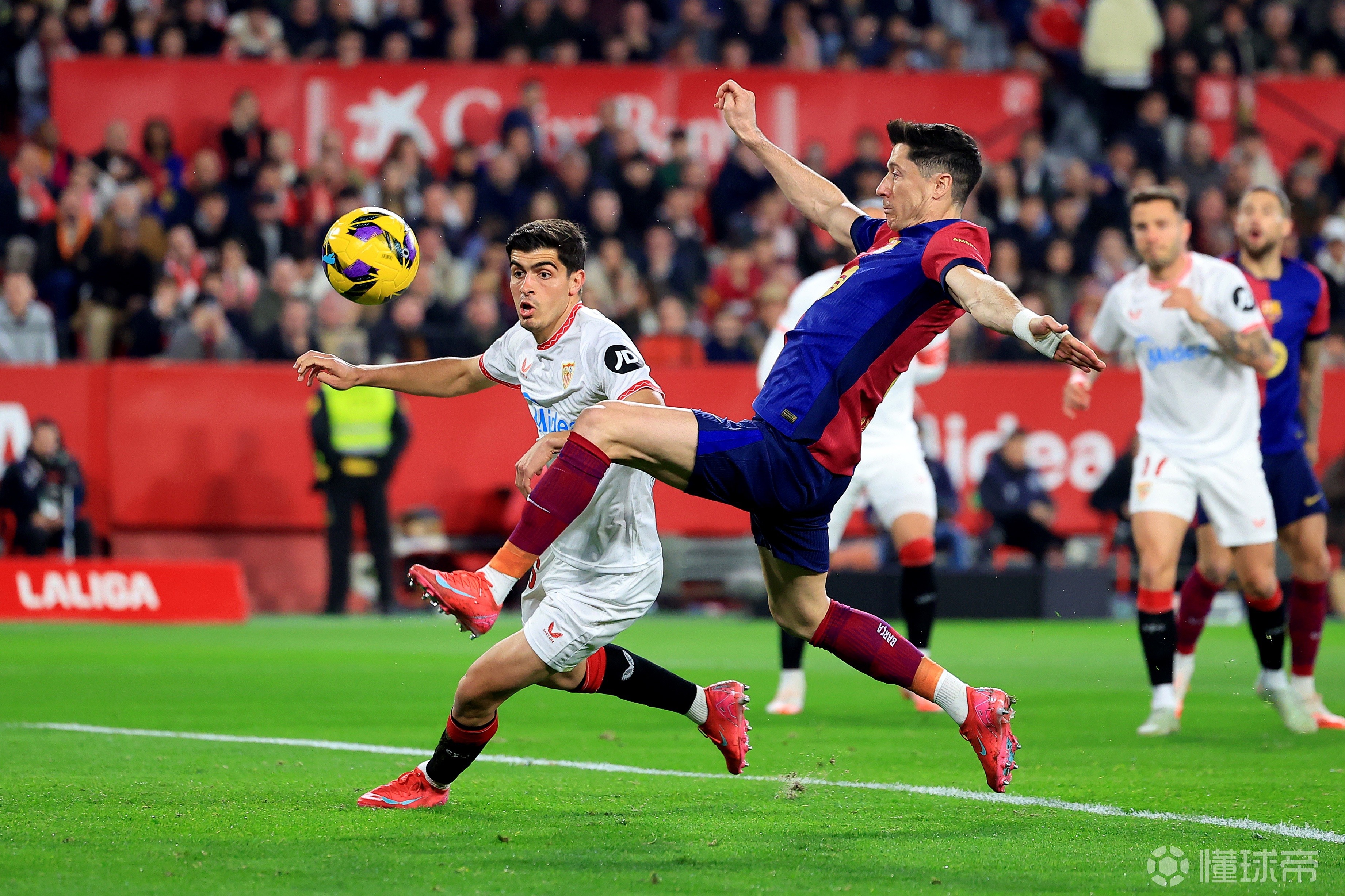 塞维利亚客场告捷,全队表现出色 塞维利亚客场告捷,全队表现出色