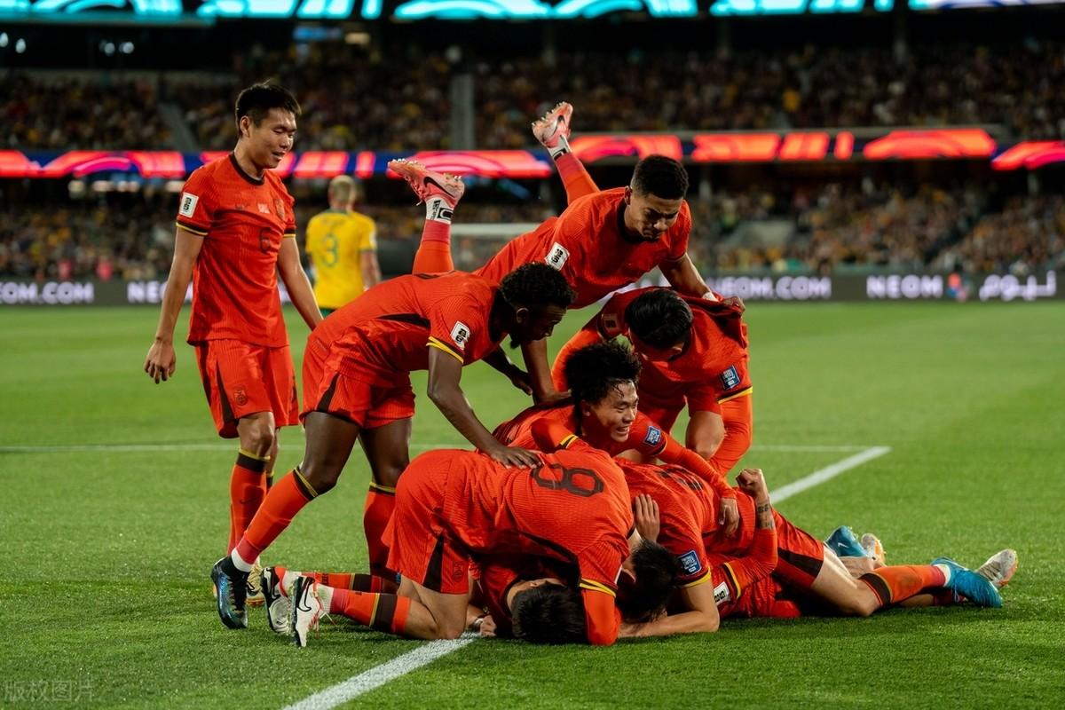 开云平台-足球赛事持续激烈，各队实力较量越演越烈的简单介绍