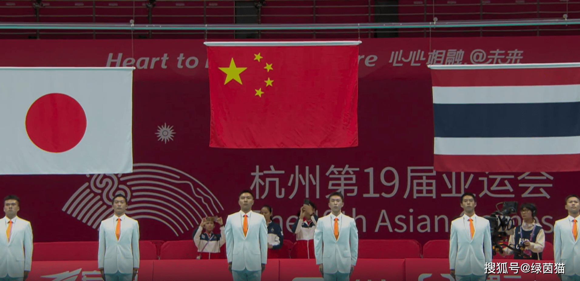 开云体育官网-荷兰游泳冠军再登领奖台，令人瞩目