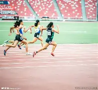 包含比赛进行中战况如火如荼,双方球队争分夺秒的词条 包含比赛进行中战况如火如荼,双方球队争分夺秒的词条