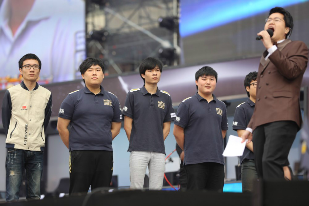 开云体育-JDG险胜100T，Zeus团战一打五全球总决赛2:0（首尔）