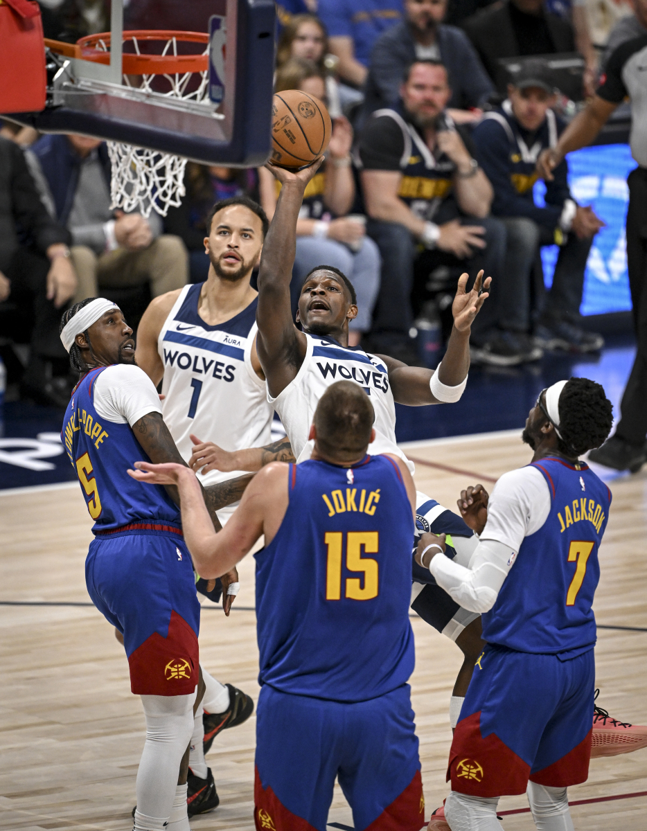 森林狼队实力胜出，取得胜利