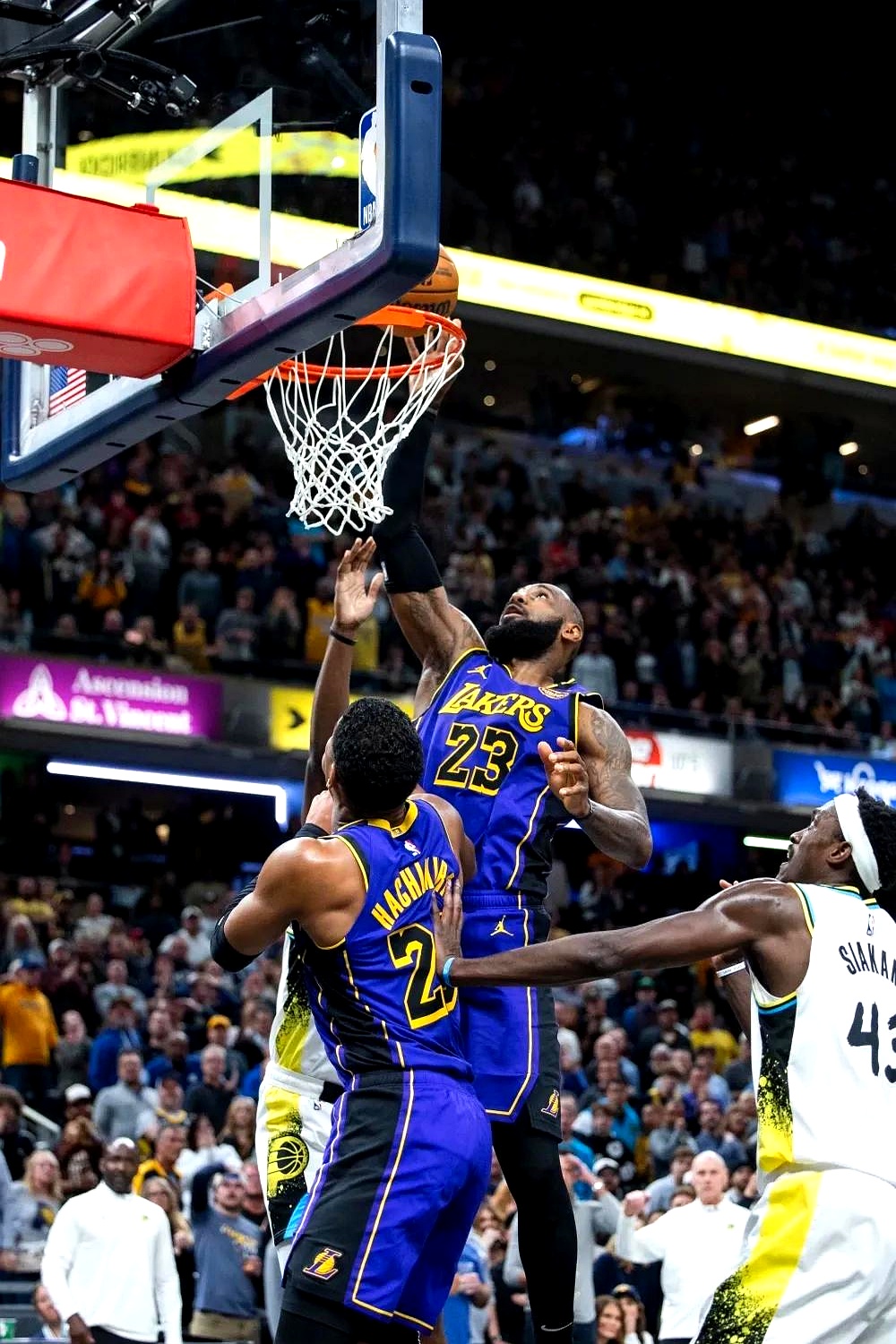 开云体育app-湖人客场险胜快船,詹姆斯高效砍下分