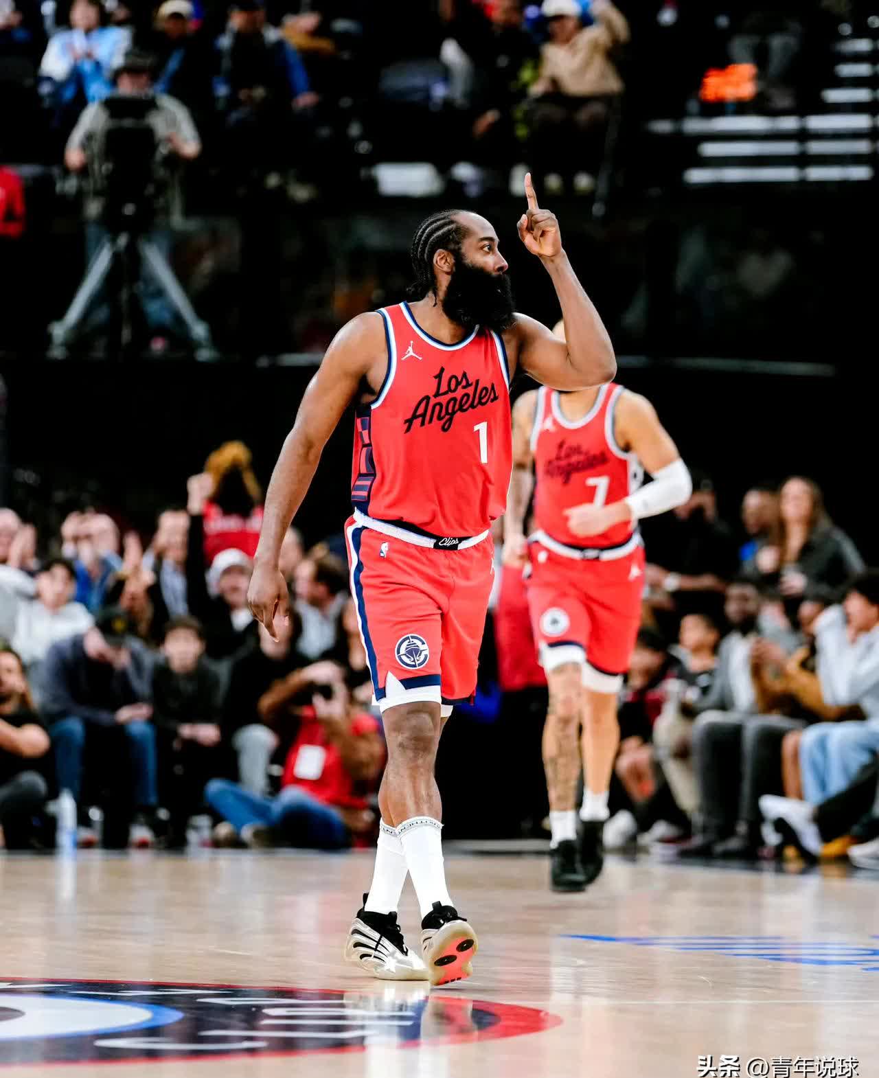 快船逆转篮网,客场保持不败 快船逆转篮网,客场保持不败