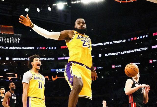 热火大胜湖人晋级季后赛