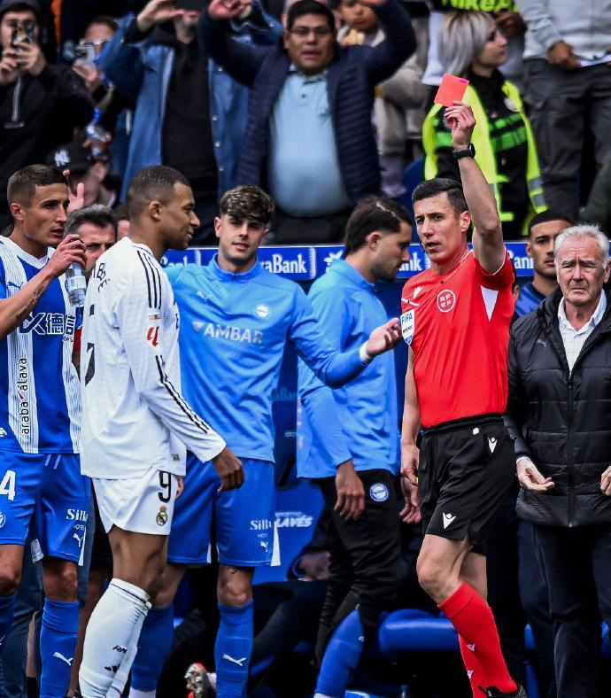 拜仁完胜马德里竞技，姆巴佩统治全场