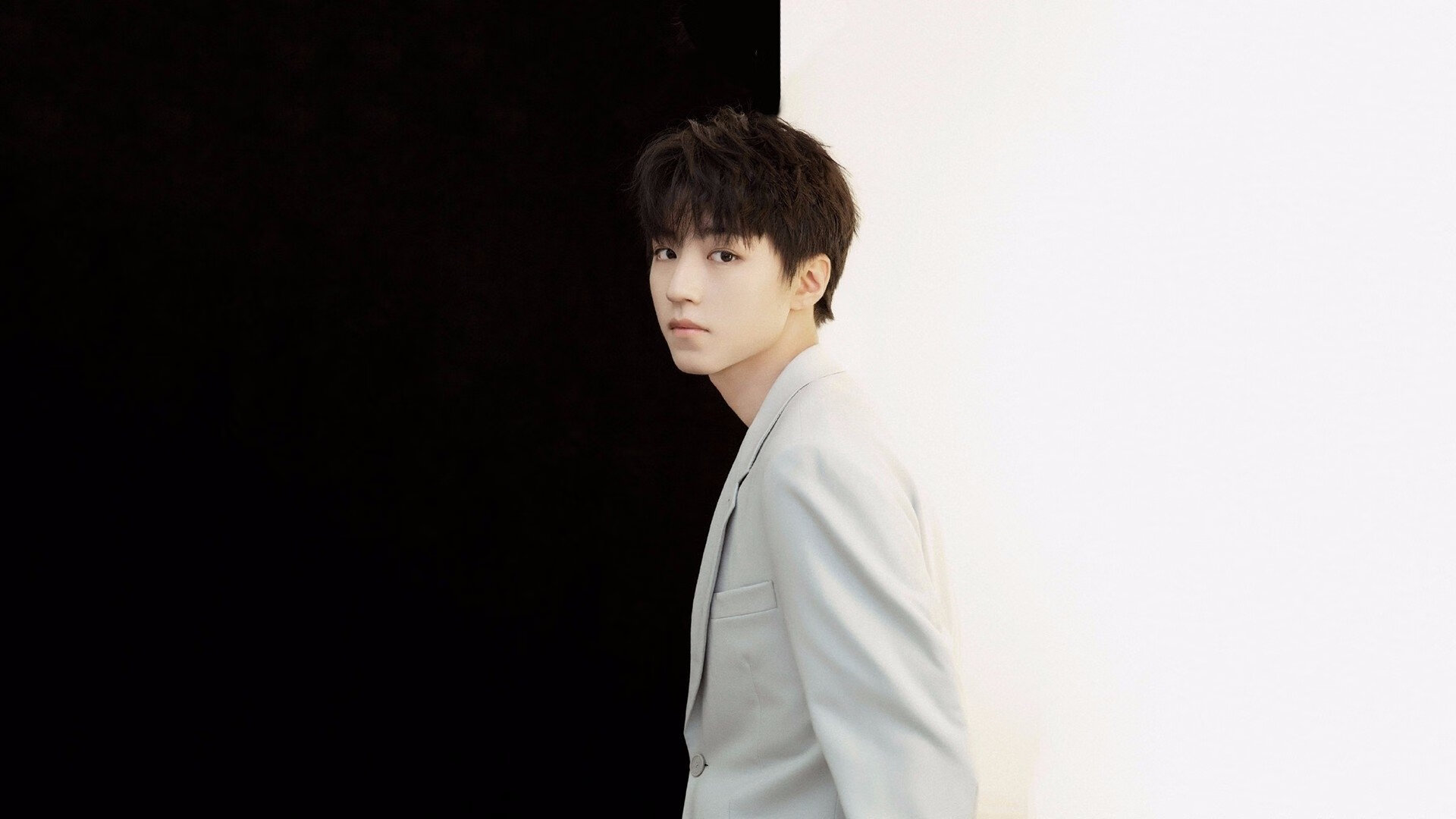 当约基奇在沉默中点燃火把，奇才的翅膀已掠过鹈鹕的荒原