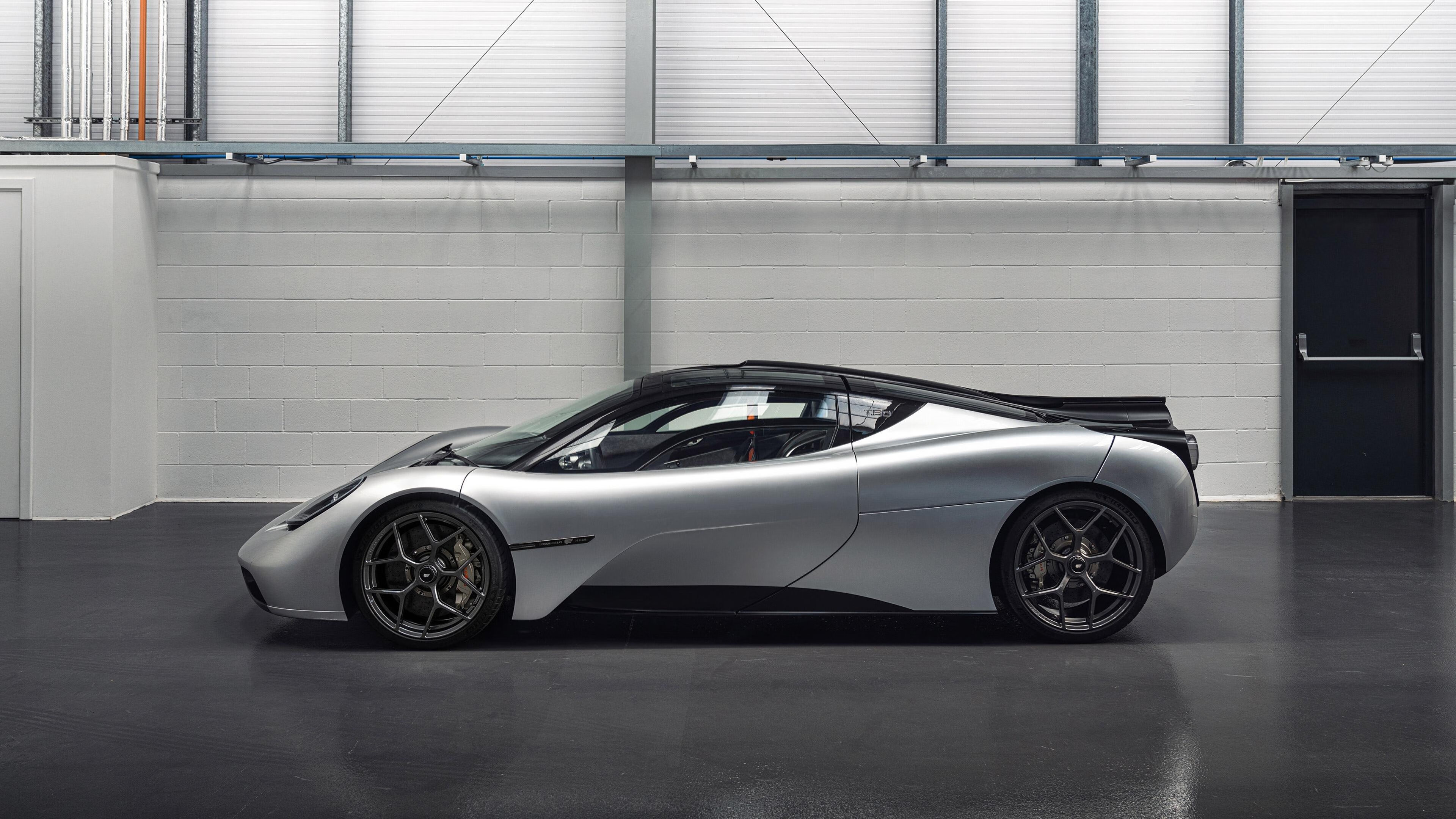 节奏在谁的脚下？当迪巴拉为喀麦隆执掌攻防，中国足球面对的是怎样的现代性碾压